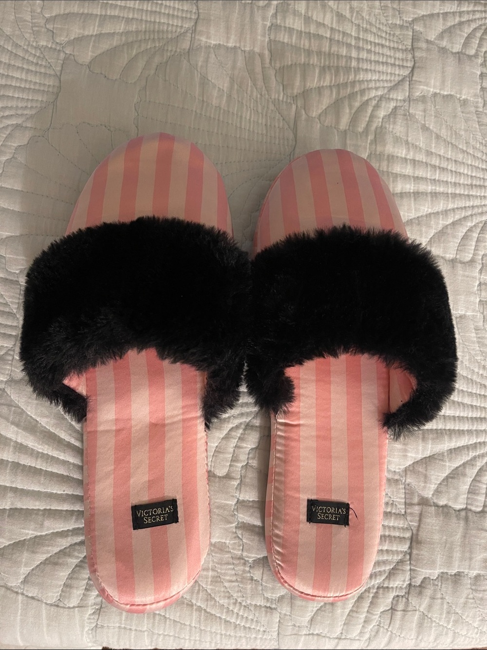 NWOT Victoria's Secret Pink and Black Faux-Fur Slide Slippers size M